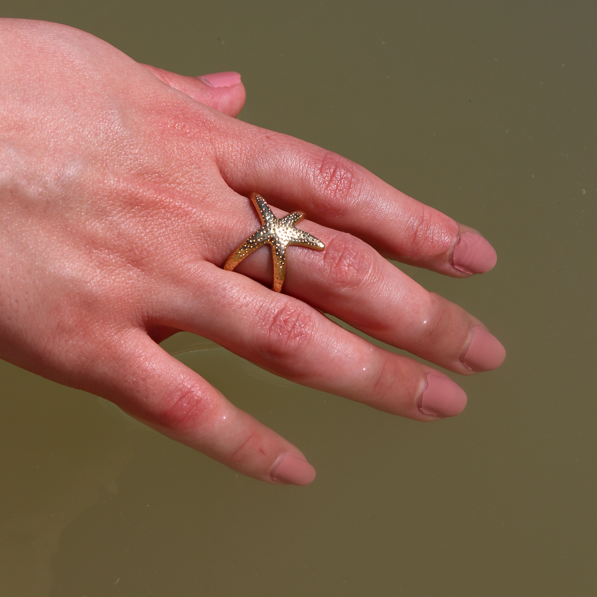 Bague dorée étoile de mer texturé