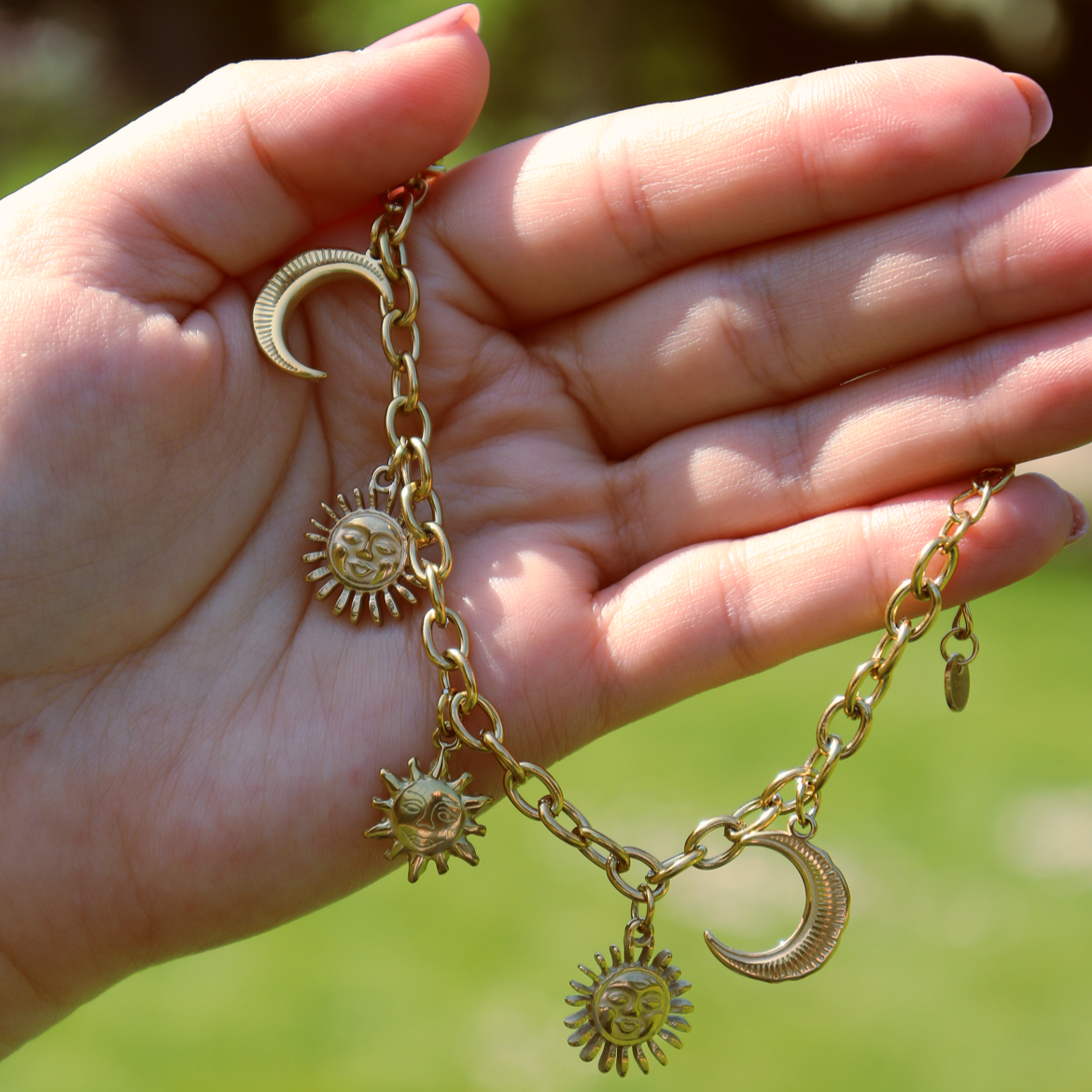Bracelet breloque lune soleil doré