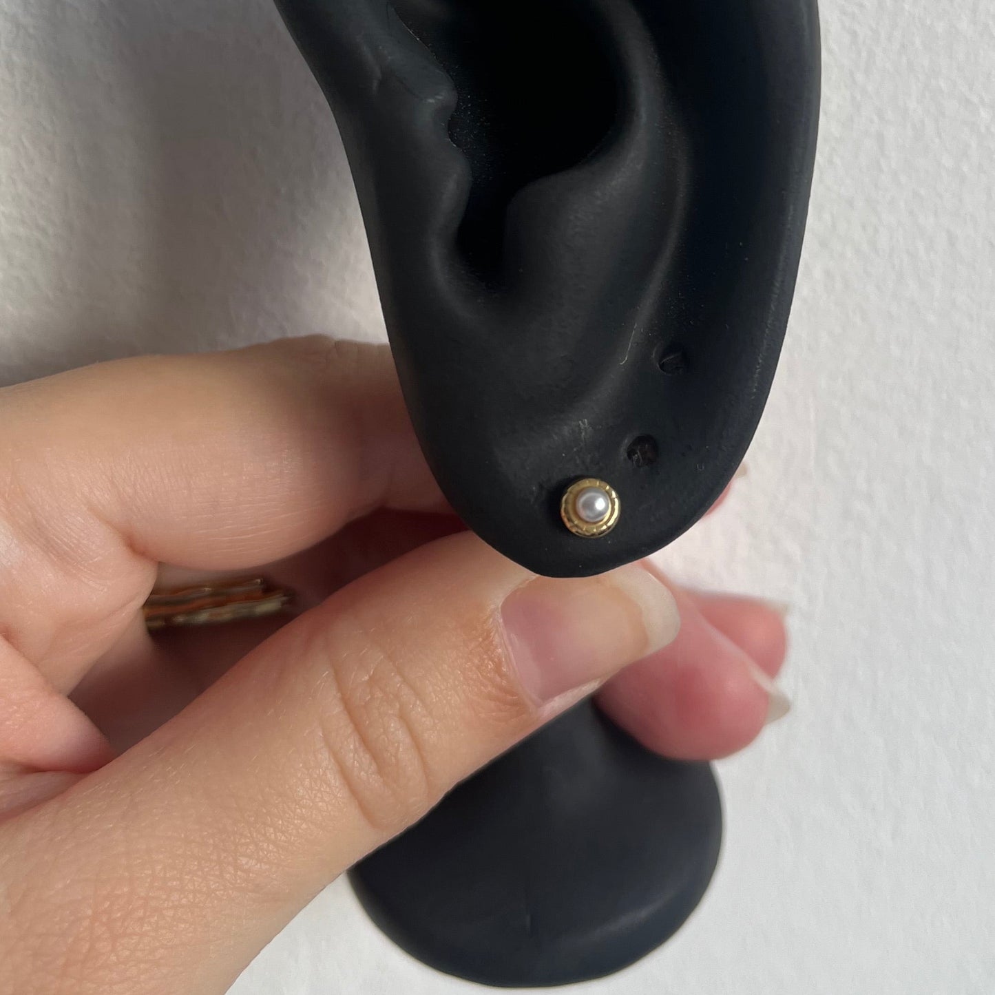 Boucles d’oreilles Petite perle avec base doré