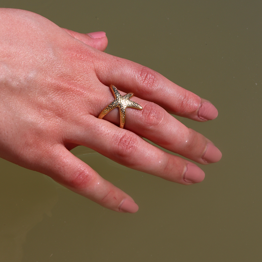 Bague dorée étoile de mer texturé