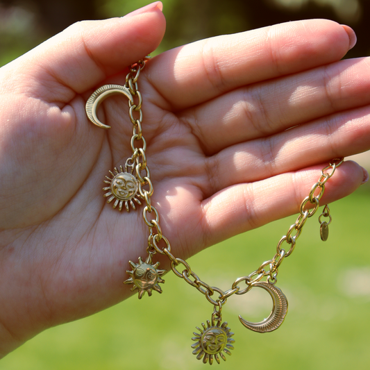 Bracelet breloque lune soleil doré