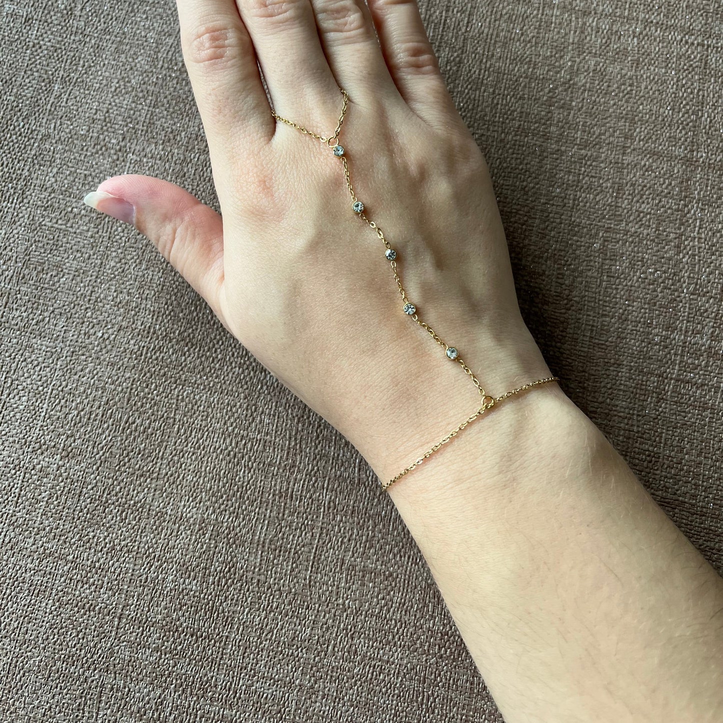 Chaîne de main Amina